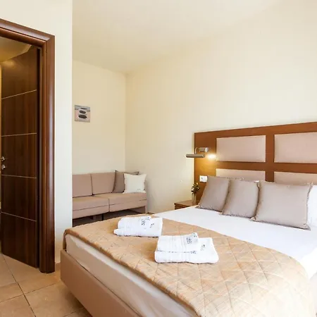 The Ionisi Otel Panormos (Skopelos)